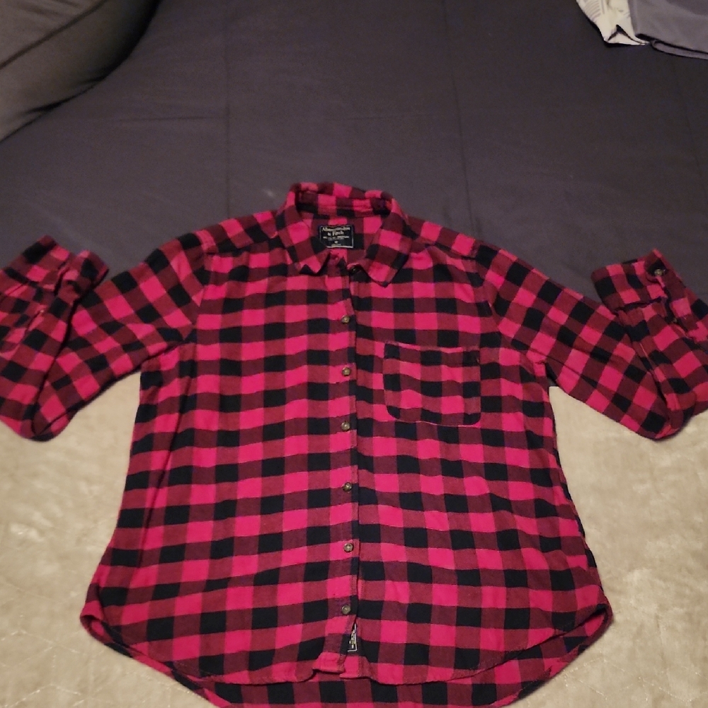 Abercrombie & Fitch Red and Black Checkered Shirt Medium